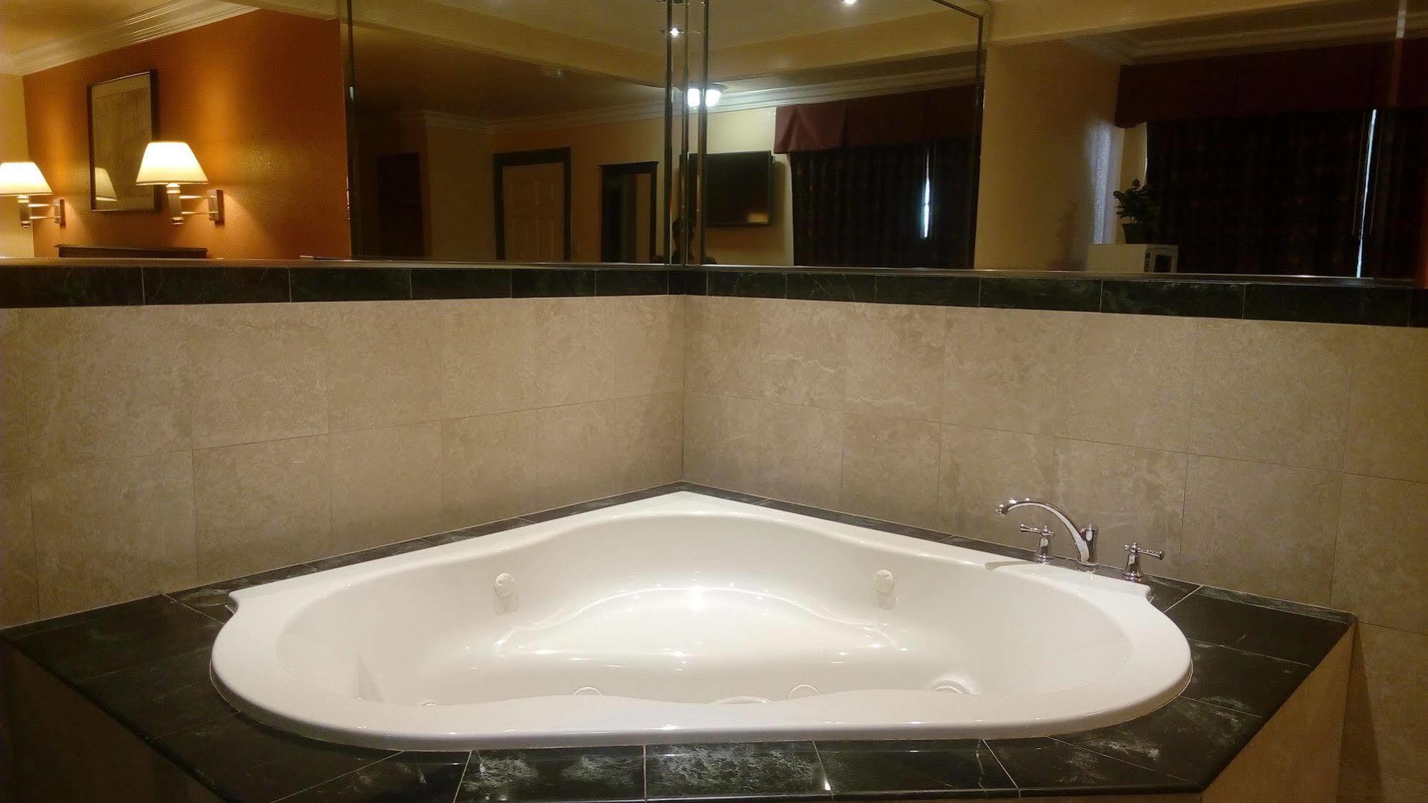 Regency Motel Брея Экстерьер фото